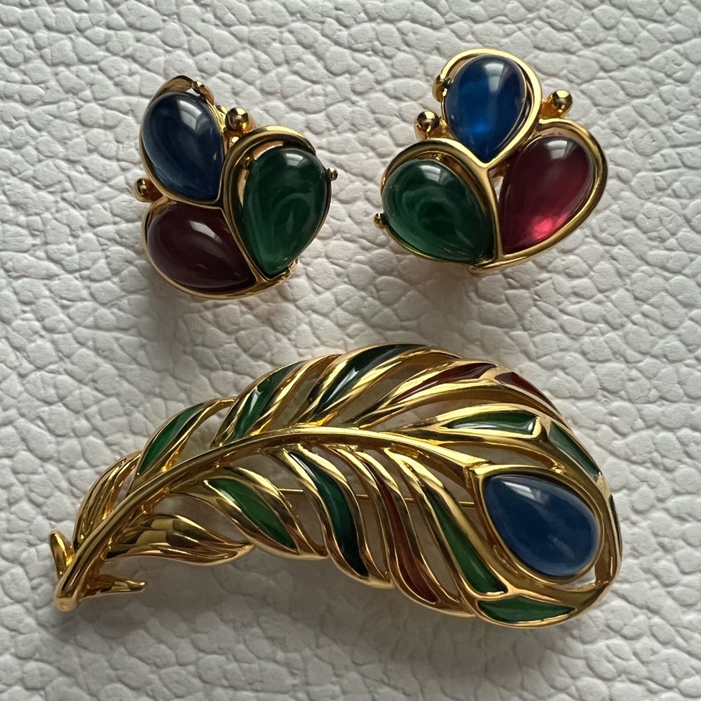 RARE Signed TRIFARI TM Peacock Feather Brooch & clip on earrings set